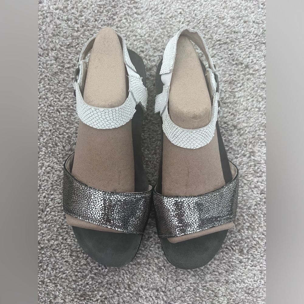 Naot Sabrina sandal SZ 37 silver and white